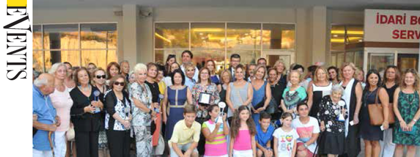 EVENTS Hayrseverlere ve destekilere plaket verildi 